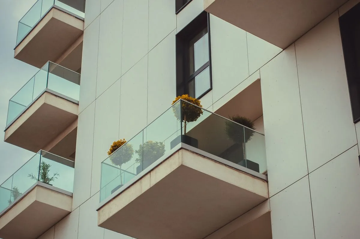 İstanbul Cam Balkon Sistemleri: Katlanır ve Isıcamlı Çözümler